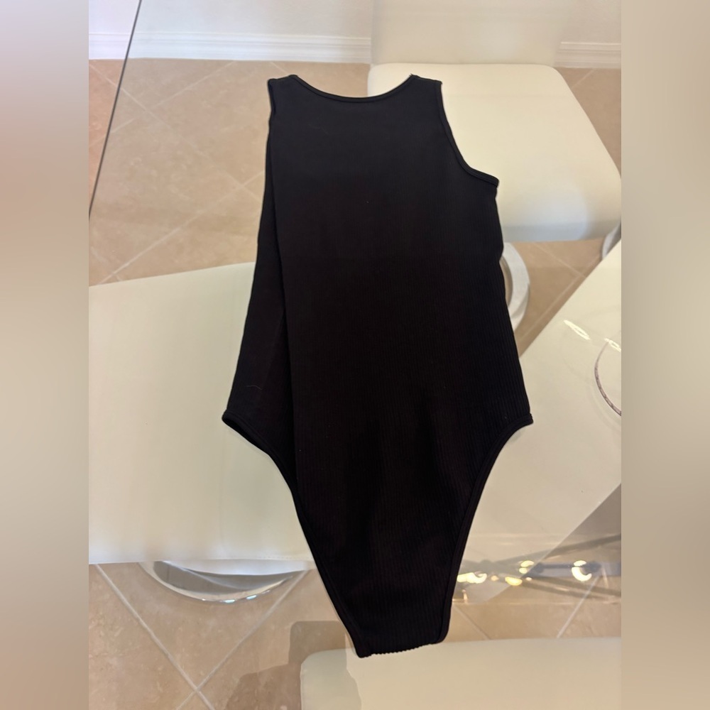 Black bodysuit is two snaps on the bottom very stretchy ❤️